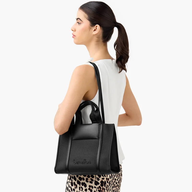 يونايتد كولورز أوف بينتيون Black Textured Tote Bag for Women